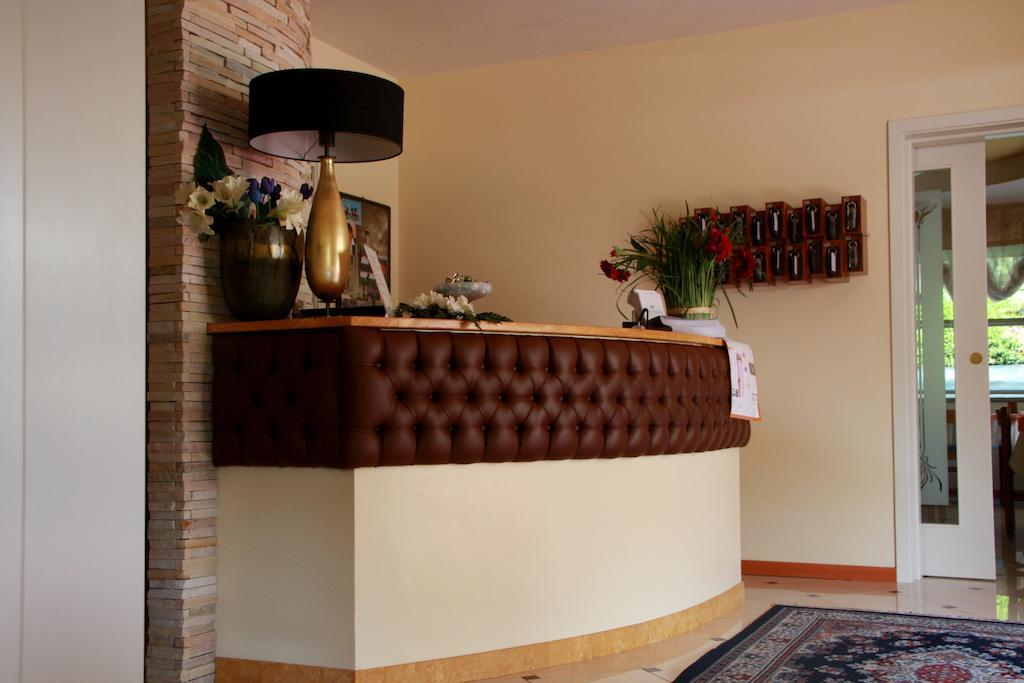 Hotel Monica Червія Екстер'єр фото
